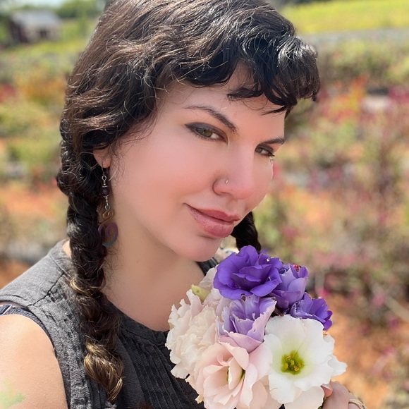 Meet your Posher, Sarah - Picture 1 of 1